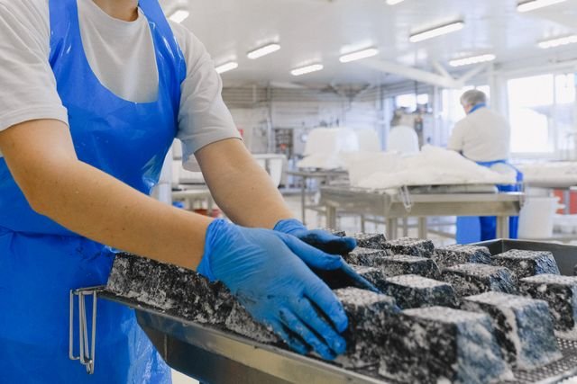 Tips Mengelola Karyawan Restoran dengan Baik agar Produktif dan Loyal